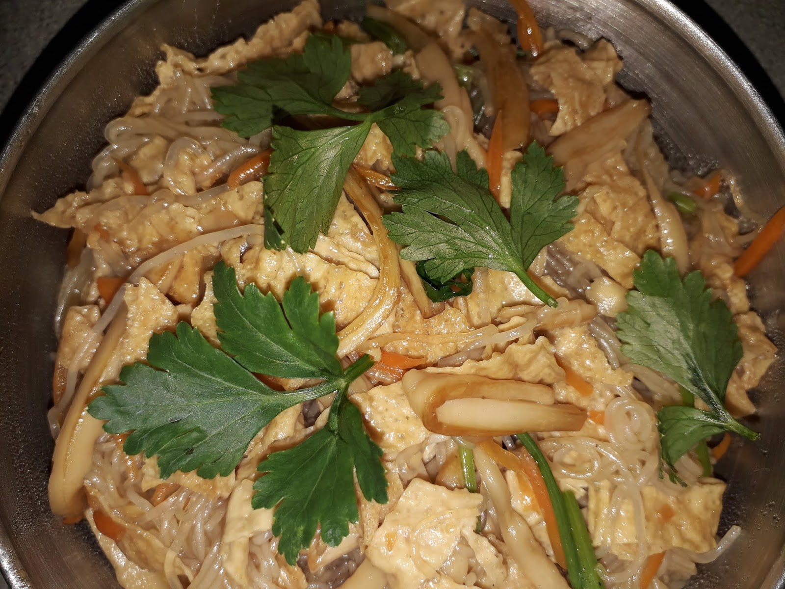 Cooking Pleasure STIR FRY GLASS NOODLES WITH FRESH KING OYSTER MUSHROOMS