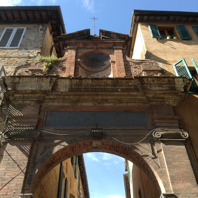 Siena: Santa Maria in Portico a Fontegiusta