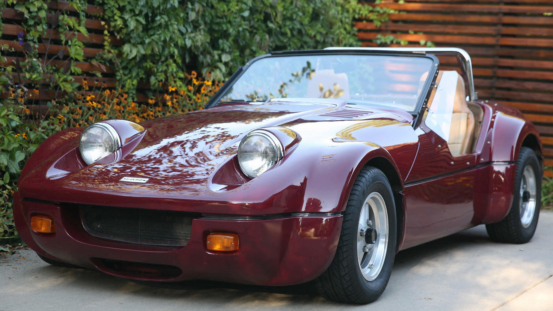 Maxton Rollerskate, a rotary track weapon