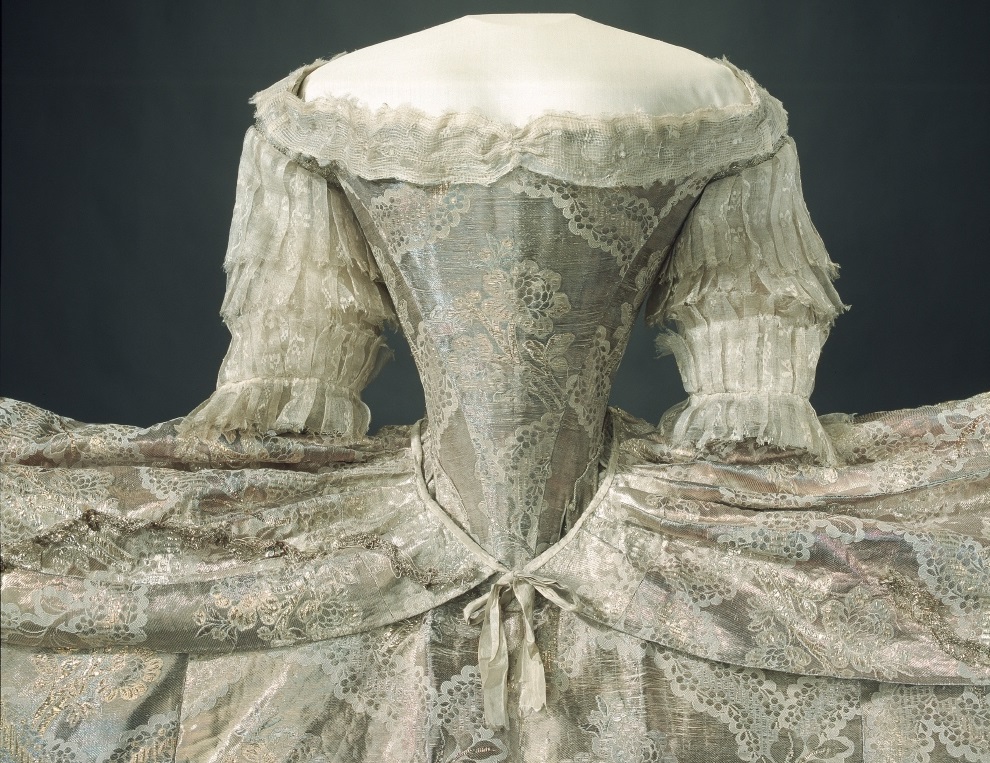 Abiti Appartenuti Maria Antonietta Abiti Originali Le Hameau de la Reine: L'abito da sposa di Maria Antonietta