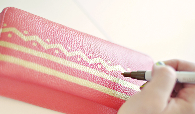 DIY {Easy} Painted Leather Wallet