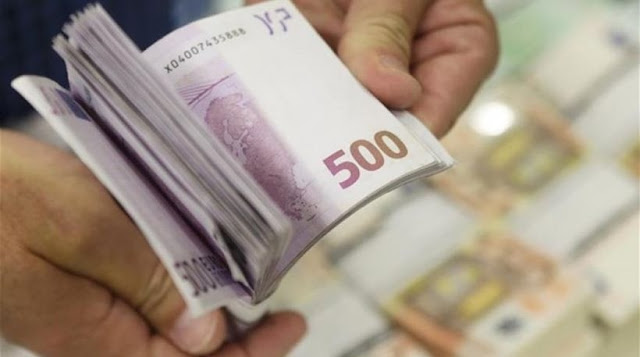 Στο χώμα κρύβουν οι Ελληνες τα λεφτά τους! Στο χώμα κρύβουν οι Ελληνες τα λεφτά τους!