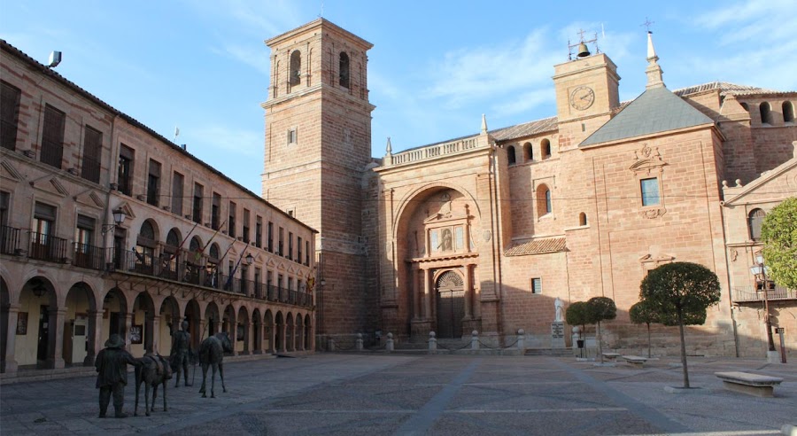 Plaza Mayor de Villanueva de los Infantes, viajes y turismo