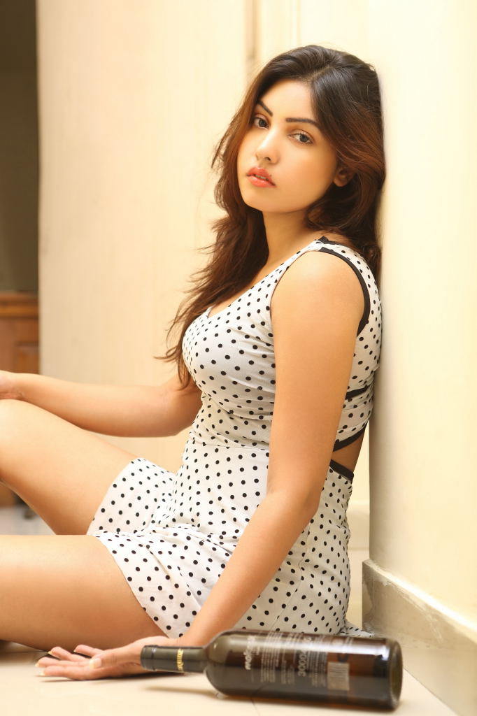 komal_jha_hottest_photo_shoot_stills(4).