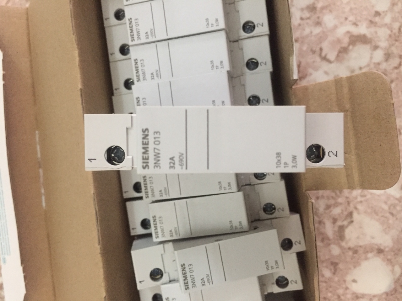 SIEMENS 3NW7013 CYLINDRICAL FUSE HOLDER 10x38mm 1P IN 32A UN AC 690V