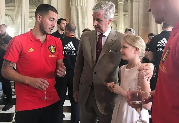 Princess Eléonore attended the celebration reception and congratulated the Belgium football team players. Queen Mathilde wore Natan skirt