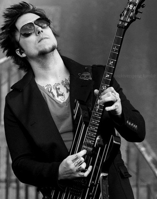 Rockfile Radio Rock Files: Happy Birthday SYNYSTER GATES (video)