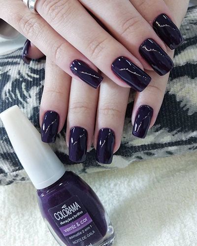 unhas com esmaltes escuros 9