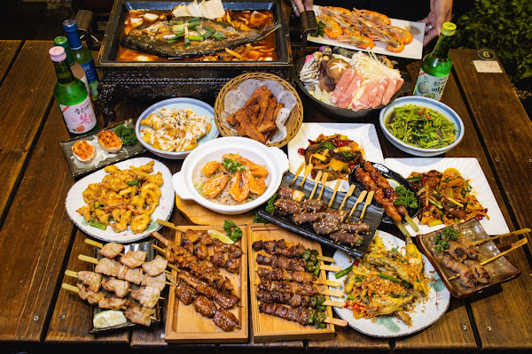 台中日料【食久津居酒屋】西屯美食!西屯路日式居酒屋串燒、熱炒、鍋物、烤物通通有!四川闆娘拿手菜麻辣烤魚別錯過啦!