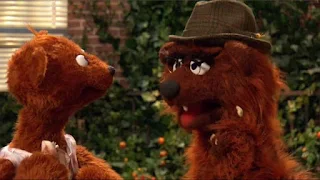 Sesame Street Episode 4304 Baby Bear Comes Clean, papa bear, baby bear