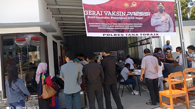 Antusias warga Ikut Vaksinasi di Gerai Vaksin Polres Tana Toraja dr. Ria, Ini Kado Hari Bhayangkara Ke -75