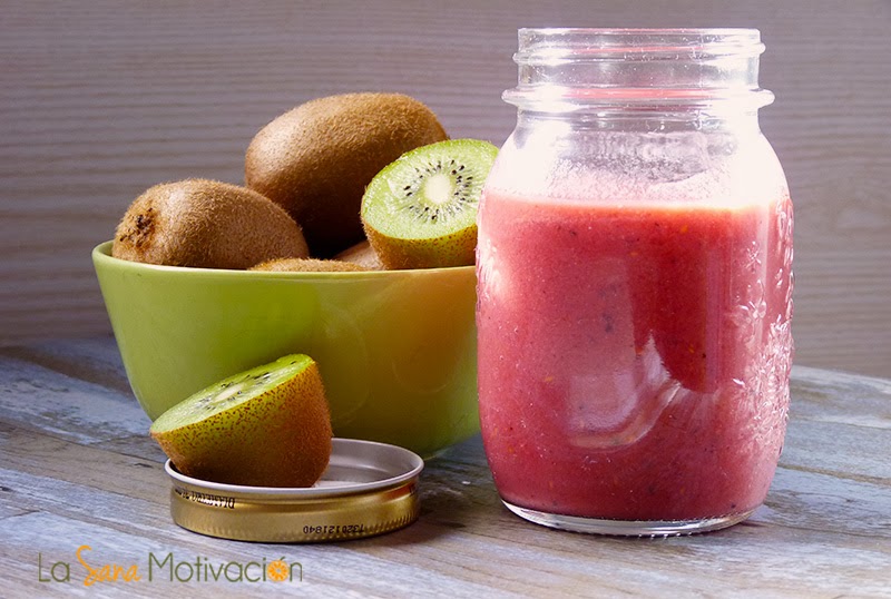 Smoothie de fresas y kiwis