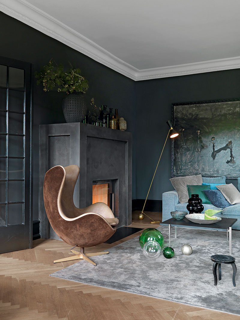 An elegant dark Copenhagen home