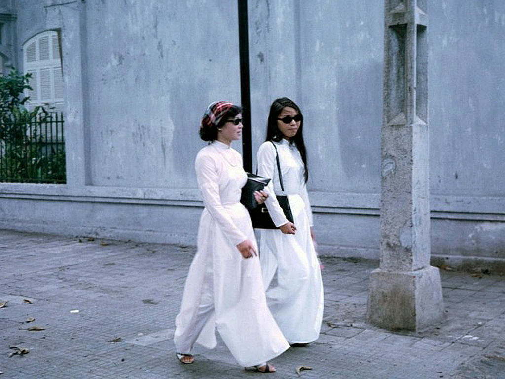 Young Vietnamese School Girls Young Vietnamese School Girls