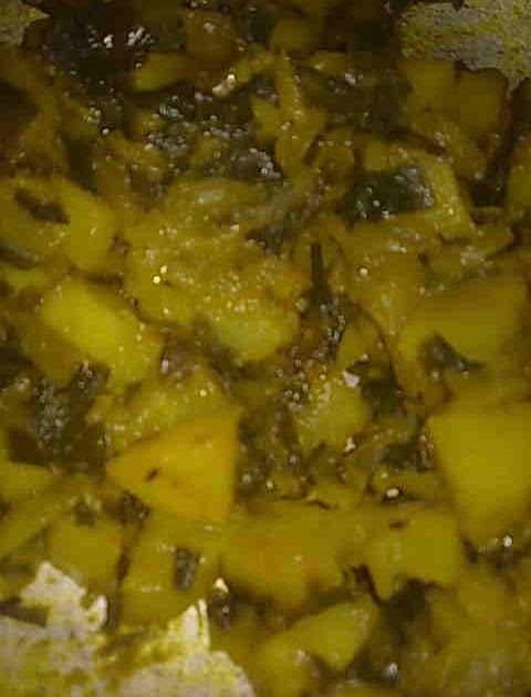 Fast Indian Recipes: Aloo Hara Pyaz (Potato and Spring Onion)