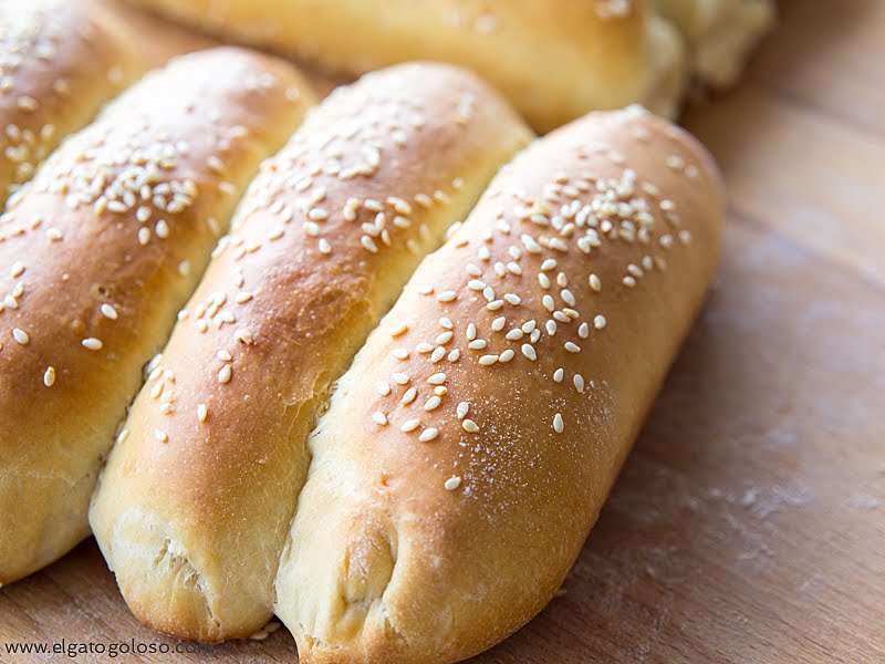 El gato goloso: pan fácil de perro caliente (hot dog)