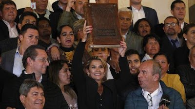 La senadora Jeanine Áñez asume la presidencia interina de Bolivia
