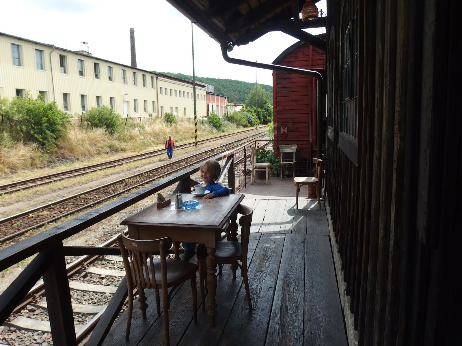 ein spaziergang entlang der limmat zu den markthallen im viadukt markthalle frau gerolds garten gerolds garten
