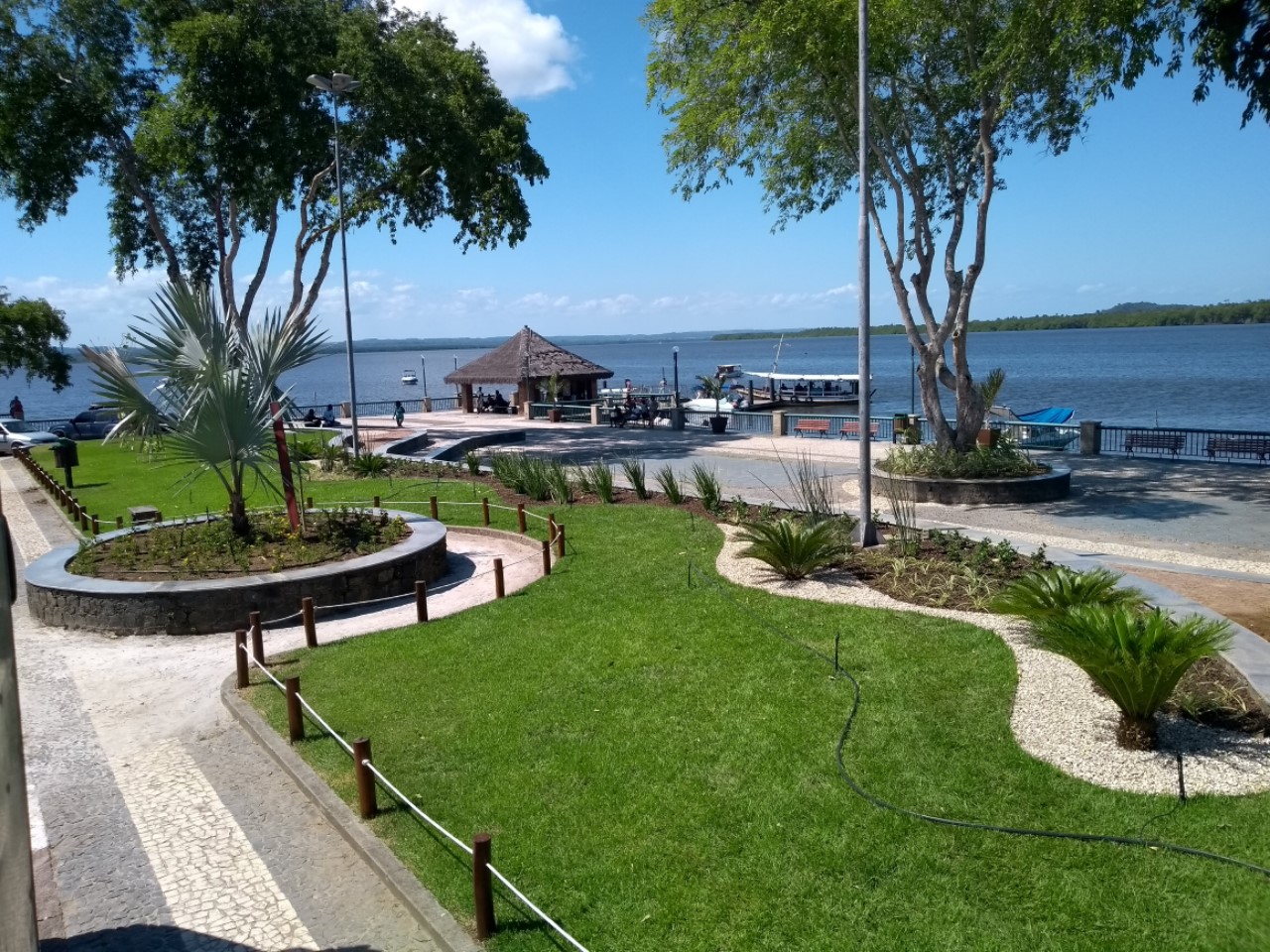 Dendê News Praça Teixeira de Freitas, na Sede de Cairu, ganha novo paisagismo... Dendê News Praça Teixeira de Freitas, na Sede de Cairu, ganha novo paisagismo...