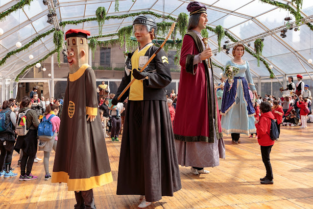 Шествие Гигантов в Испанской деревне, Барселона (Diada Gegants Poble Espanyol Barcelona)