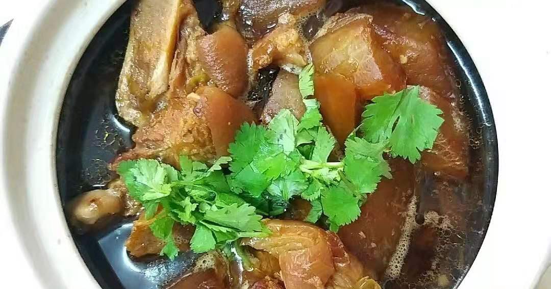 MS Lovely Bites Braised Pork Knuckle with Radish