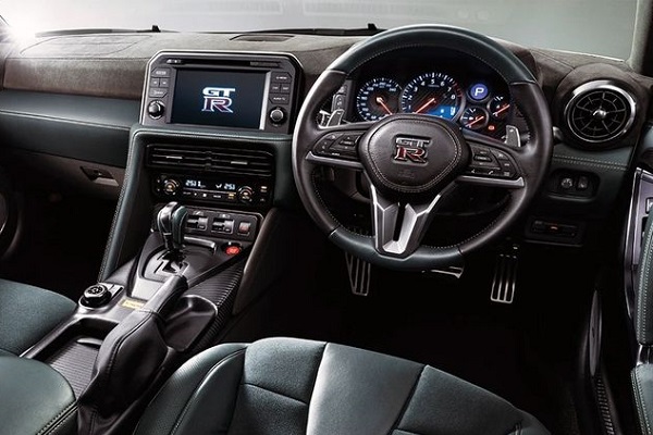 Interior Nissan GT-R 2022