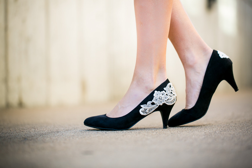 Dotty Dot Dot FREE Blogger Backgrounds, Reviews & Giveaways: Walkin on