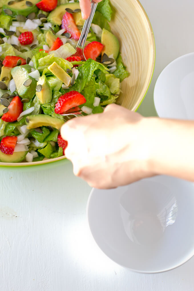 Salad of lettuce avocado chives strawberries and seeds | danceofstoves.com #salad Salad of lettuce avocado chives strawberries and seeds | danceofstoves.com #salad