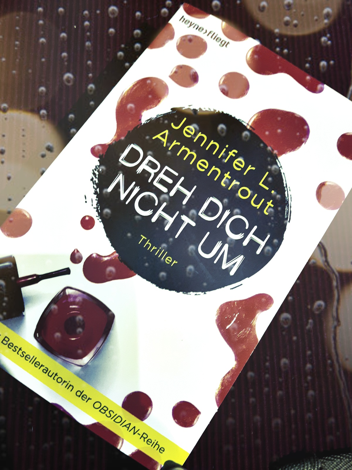 (Rezension) Dreh dich nicht um – Jennifer L. Armentrout – Escape into ...