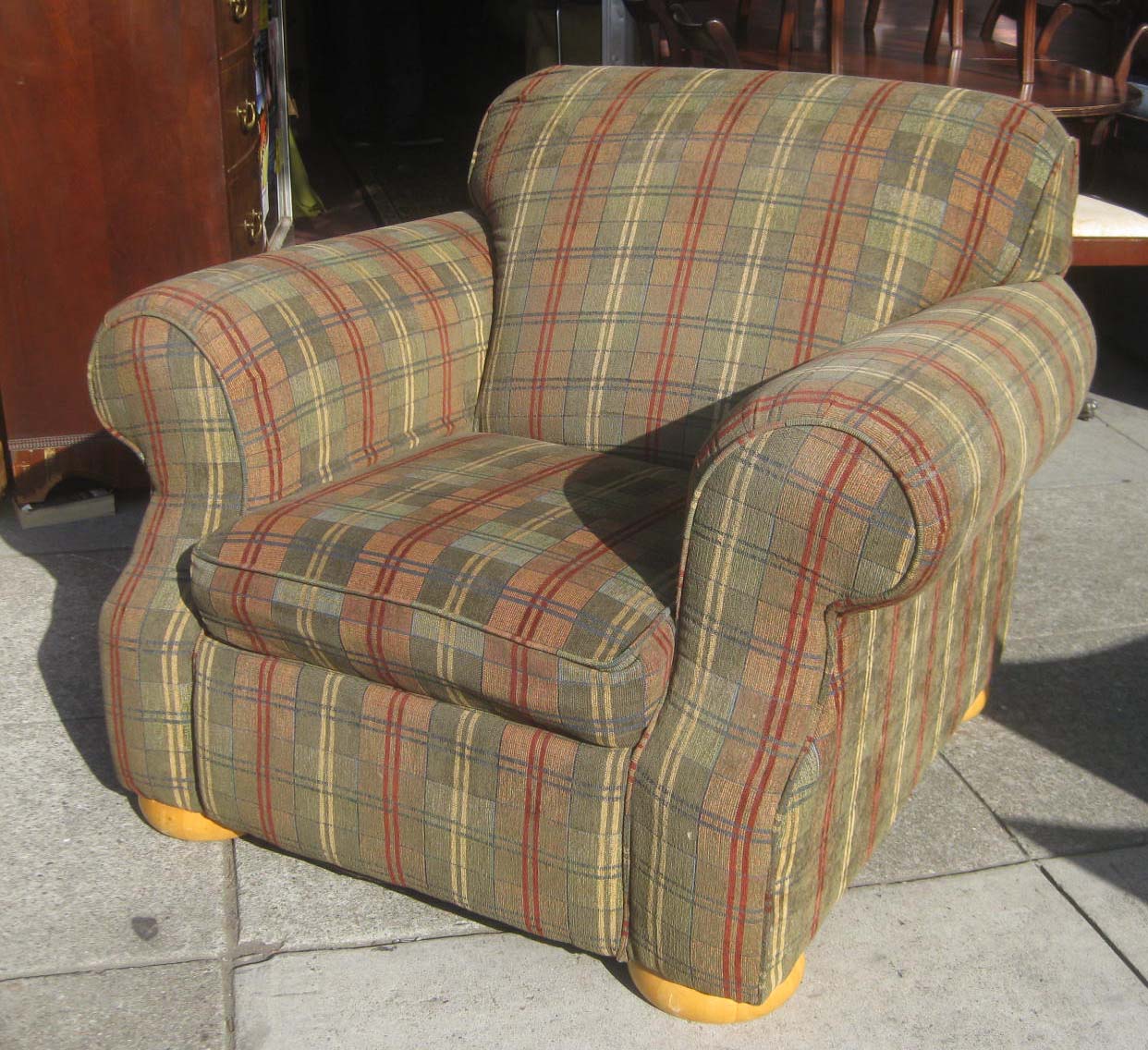UHURU FURNITURE & COLLECTIBLES: SOLD - Comfy Easy Chair - $45