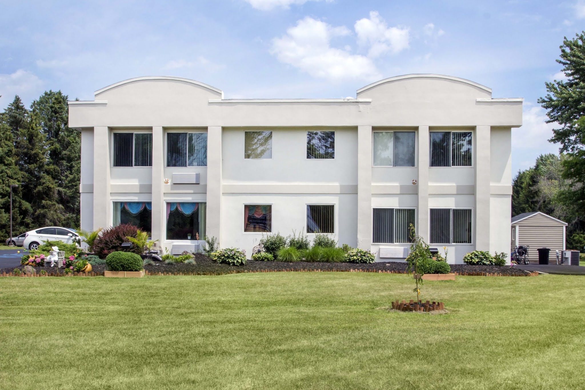 Rodeway Inn & Suites is one the noticeable and eyecatching hotel in