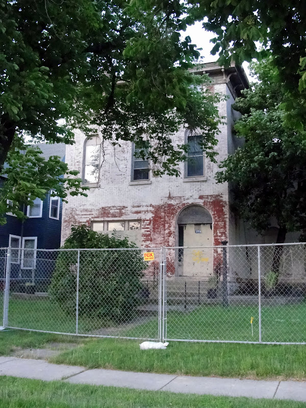 ClarenceGrad72 771 Busti (part 2), A House by the Peace Bridge