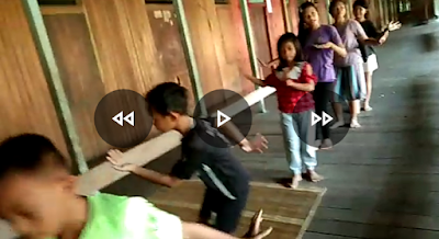 VIDEO: Latihan Tari Dayak Taman Banua Si'o Ilutang di Rumah Betang Penggilingan
