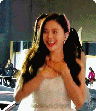 오마이걸 팬이라면 감동적일 오마이걸의 첫 연말시상식 수상 장면.gif | 인스티즈