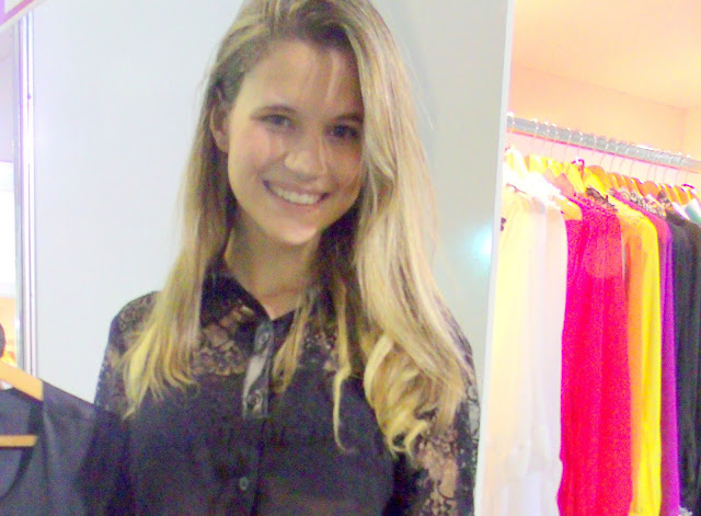 Look do dia - Minas Trend Preview - Carla Azeredo - Saia de Couro - Blusa Transparencia