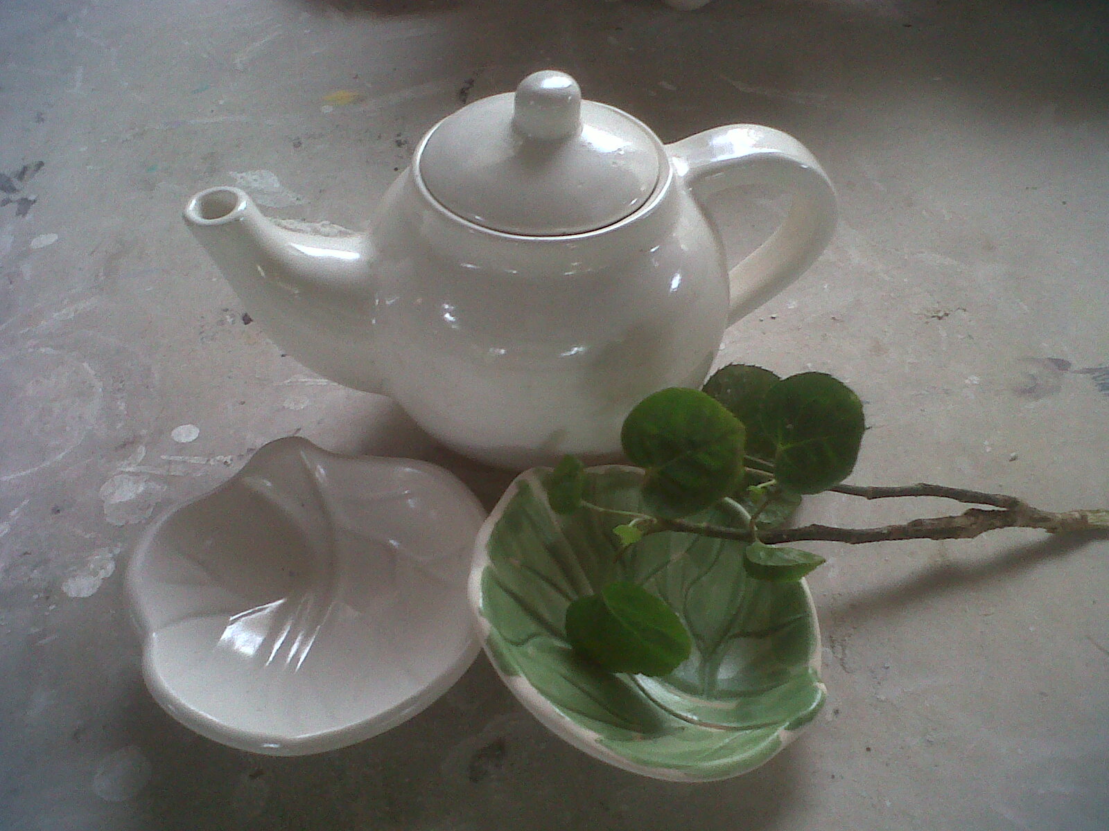 Keramik Glasir Plered salah satu produsen keramik yang berbahan dasar tanah putih "white clay