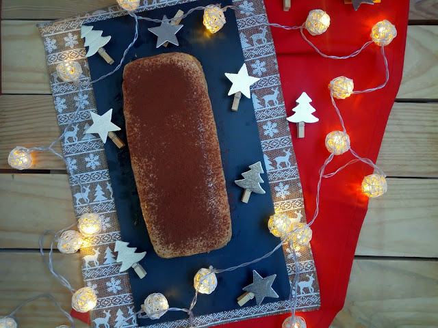 Tarta De Queso, Turrón De Jijona Y Galletas Especiadas. Tarta De La Abuela Navideña. 
