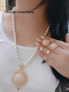 18k Gold Jewellery White Pearl Pendent Earring.