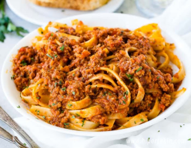 THE SECRET TO AUTHENTIC ITALIAN BOLOGNESE SAUCE