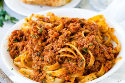 THE SECRET TO AUTHENTIC ITALIAN BOLOGNESE SAUCE