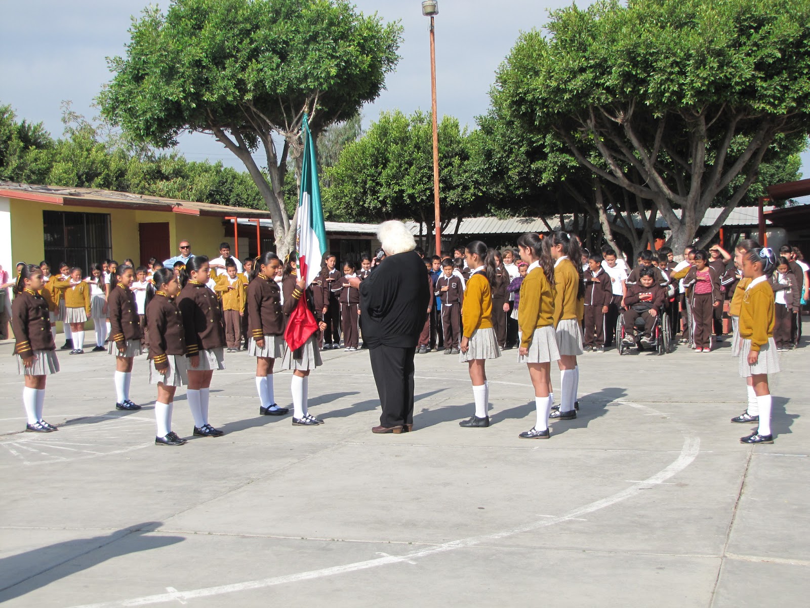 Educación BC: REALIZAN CEREMONIA CÍVICA Y CAMBIO DE ESCOLTA