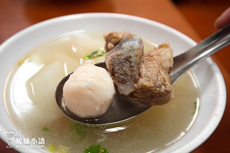 【晴光商圈美食】黃記魯肉飯。市場扛霸子排隊小吃 【晴光商圈美食】黃記魯肉飯。市場扛霸子排隊小吃