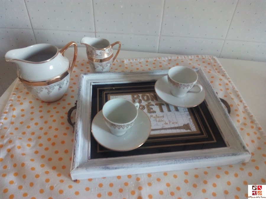 como reciclar un cuadro a bandeja