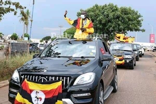 Uganda President Yoweri Museveni rewards athletes photo