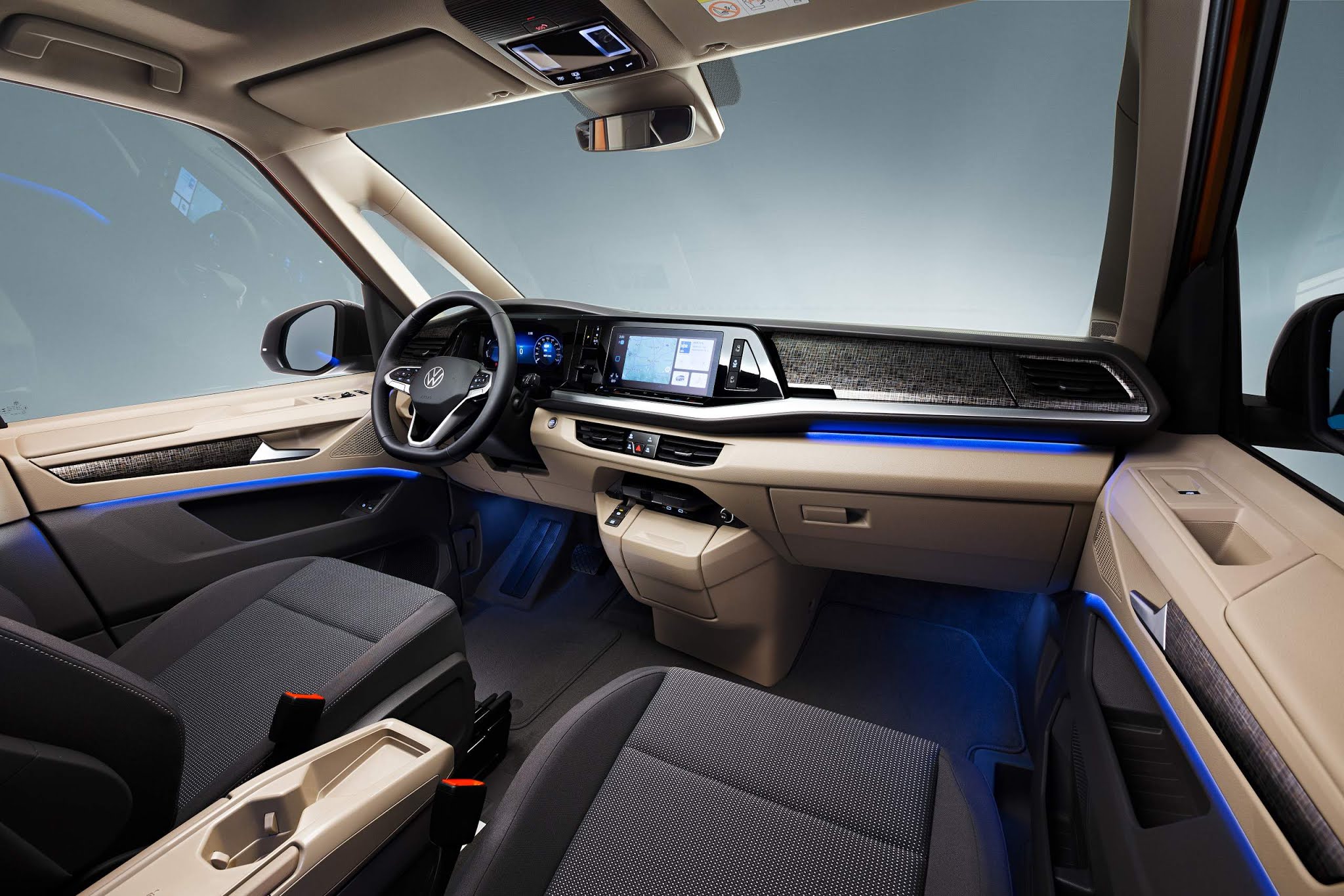 Nova Kombi 2025 Multivan T7 apresentada com versão híbrida