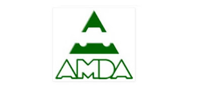 Texto en verde de AMDA y silueta de un automovil Texto en verde de AMDA y silueta de un automovil