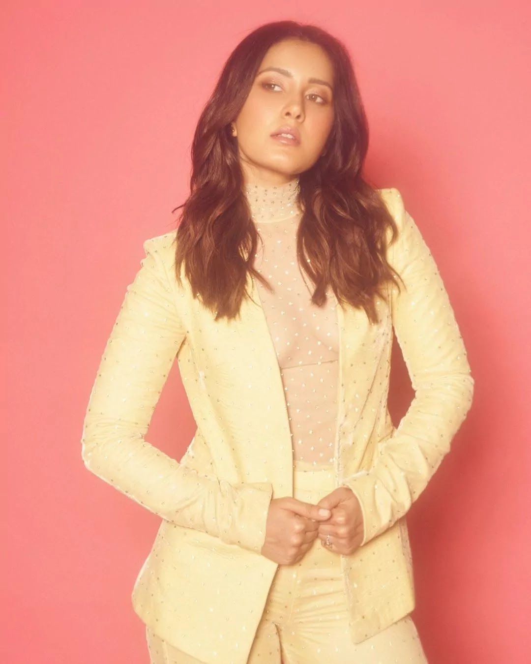 raashi-khanna-hot-looks-in-rayon-velvet-pant-suit-for-times-buisness-award raashi-khanna-hot-looks-in-rayon-velvet-pant-suit-for-times-buisness-award