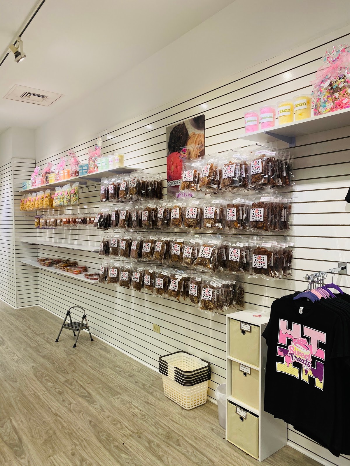 Hawaii Mom Blog Sweet Treats by Kris Opens at Pearlridge!