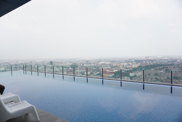 roof top kolam renang hotel zuri palembang
