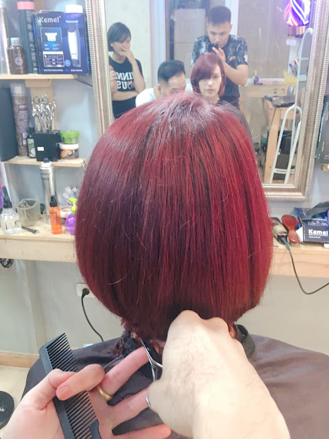 Nhuộm tóc màu đỏ Burgundy cho cô gái Tây Xinh Đẹp | tôn sáng nước da trắ...